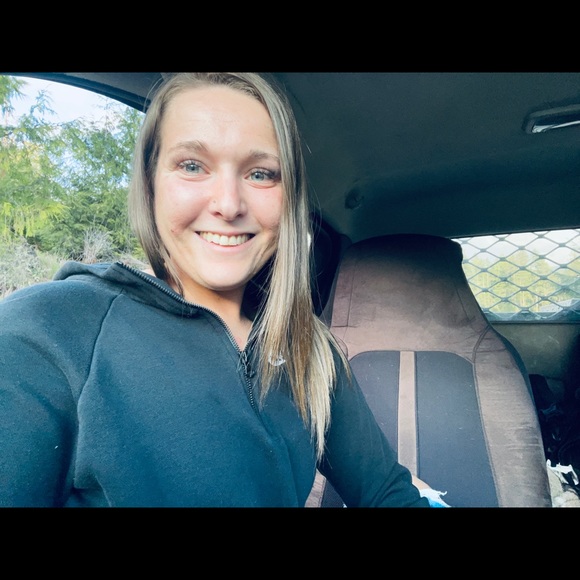 Meet your Posher, Kaitlyn - Picture 2 of 2